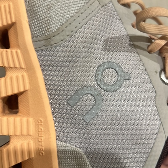 On cloud tennis shoes. Barley worn!! - Picture 3 of 7